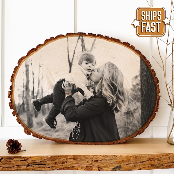 Rustikaler Fotoabzug aus Holz: Personalisiertes Geburtstagsgeschenk