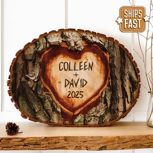 Gepersonaliseerde lindehouten plank: gesneden houten initialen, plaquette huwelijksverjaardag