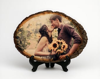 Huwelijkscadeau voor stel – aangepaste foto op hout – gepersonaliseerde lindehoutprint met schorsrand – rustieke aandenken voor pasgetrouwden of bruid en bruidegom