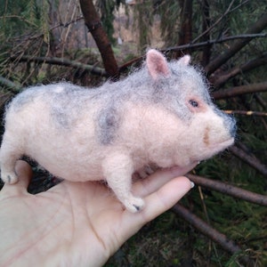 Custom made pet from photo Needle felt pig Felted pig sculpture Felted animal Pet portrait from photo Pet replica Pet memorial Pig clothing