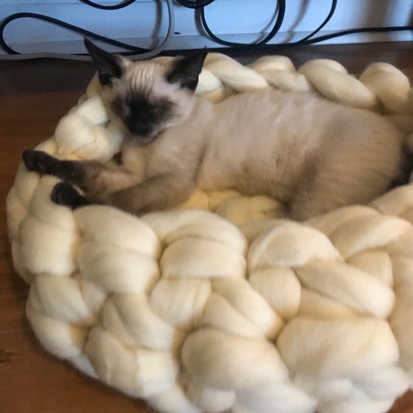 Chunky cat bed Knit house Pet house Merino wool cat bed Cat basket Pet cave Pet house Chunky knit pet bed Chunky crochet cat bed