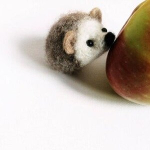 Needle felt hedgehog brooch Miniature hedgehog ornament Waldorf toy Soft animal Spring decoration