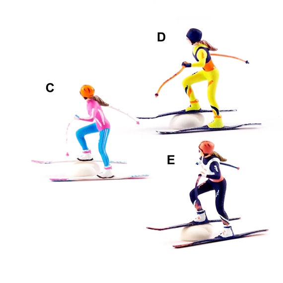 1:64 Mini Female Ski Sports Scene Detail Hand Painting Figurine