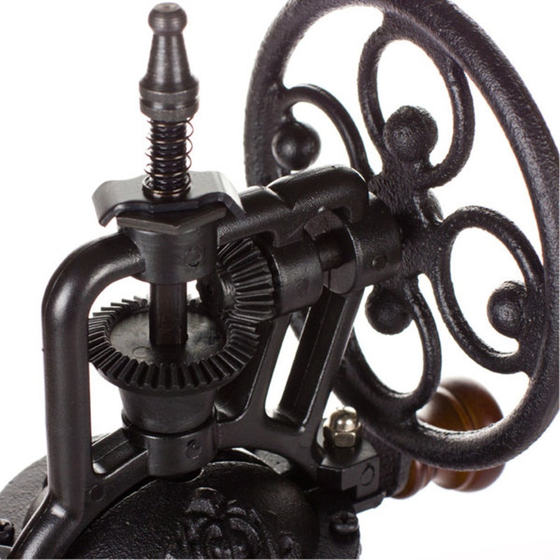 BG Bean Grinding FREE SHIPPING Manual Retro Wooden Coffee Grinder tool Pepper Grinding Machine