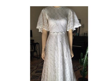 vintage 60s wedding gown /Bohemian french WEDDING /PRONUPTIA  Bridal Gowns dress // lace Bell Sleeve wedding long train dress//size us 4