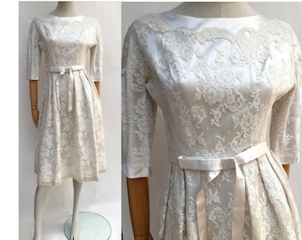 1950s Ivory Floral Lace BRIDAL Gown Knee High WEDDING DRESS // size eu 36-uk8-us4