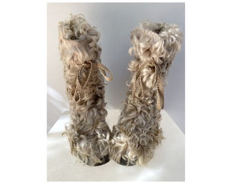 vintage 60s pair of curly Fur Boots size fr 37