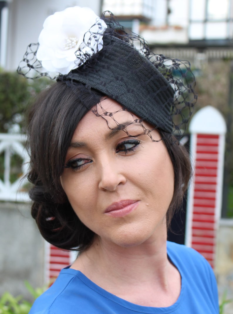 Black Cocktail Hat race hat, Hat with veil,Black Fascinator Hat wedding mini hat,Black fascinator bridal hat veil hat white flower hat