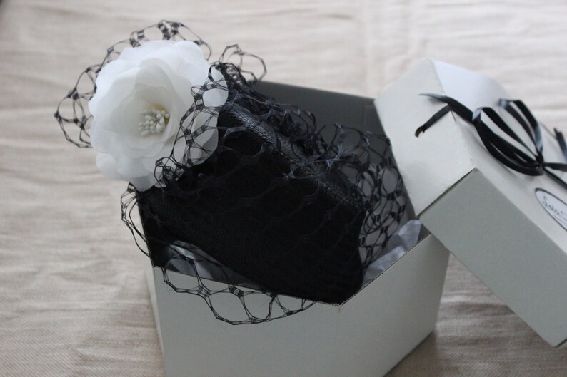 Black Cocktail Hat race hat, Hat with veil,Black Fascinator Hat wedding mini hat,Black fascinator bridal hat veil hat white flower hat