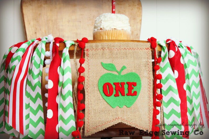 APPLE Of My Eye Birthday Banner Highchair High Chair Garland First One Green Red Spring Summer Apples Cake Smash Photo Prop Party Harvest