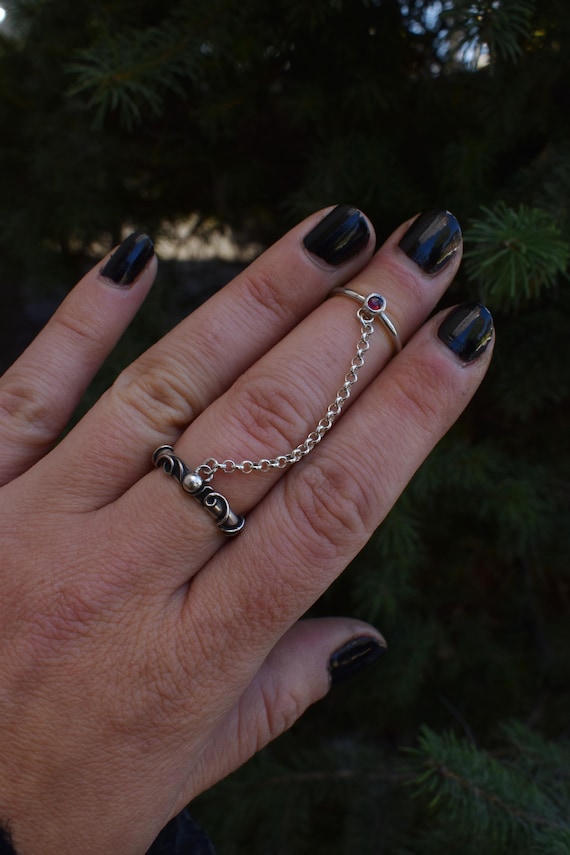 chain ring with garnet size: 7US