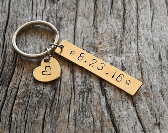Gepersonaliseerde messing sleutelhanger met gegraveerde datum en ster, sleutelhanger jubileumcadeau, aangepaste sleutelhanger
