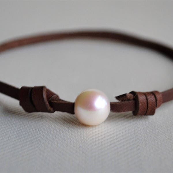 Pearl Leather Anklet/Single Pearl on Leather Anklet/Australian Leather and Pearls/Ankle Bracelet/Body Jewelry/Holiday Gift for Her/Yevga