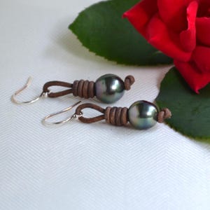 Tahitian Pearl Earrings/Tahiti Pearls Earrings/Pearls on Leather/Dangling Earrings/Elegant Pearl Jewelry/Women&#39;s Jewelry/Gift Idea For Her