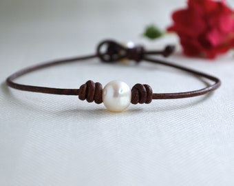 Pearl Leather Anklet/Pearl Ankle Bracelet/Single Pearl Anklet/Pearl on Leather/Leather and Pearls/Body Jewelry/Boho Anklet/Gift Idea For Her