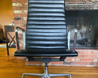 Herman Miller Eames Aluminum Group Executive Chair EA337 Black Leather exc condition