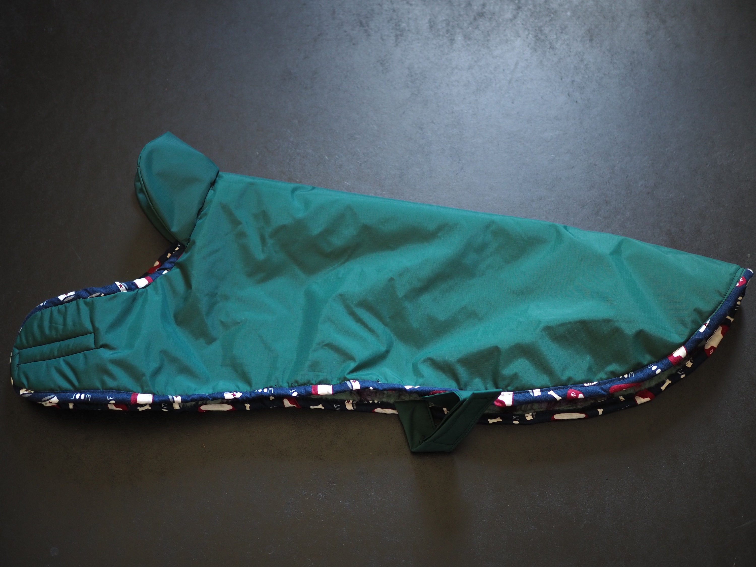 Britische grüne Hund Mantel Medium mit Apple Airtag Beutel Etsy