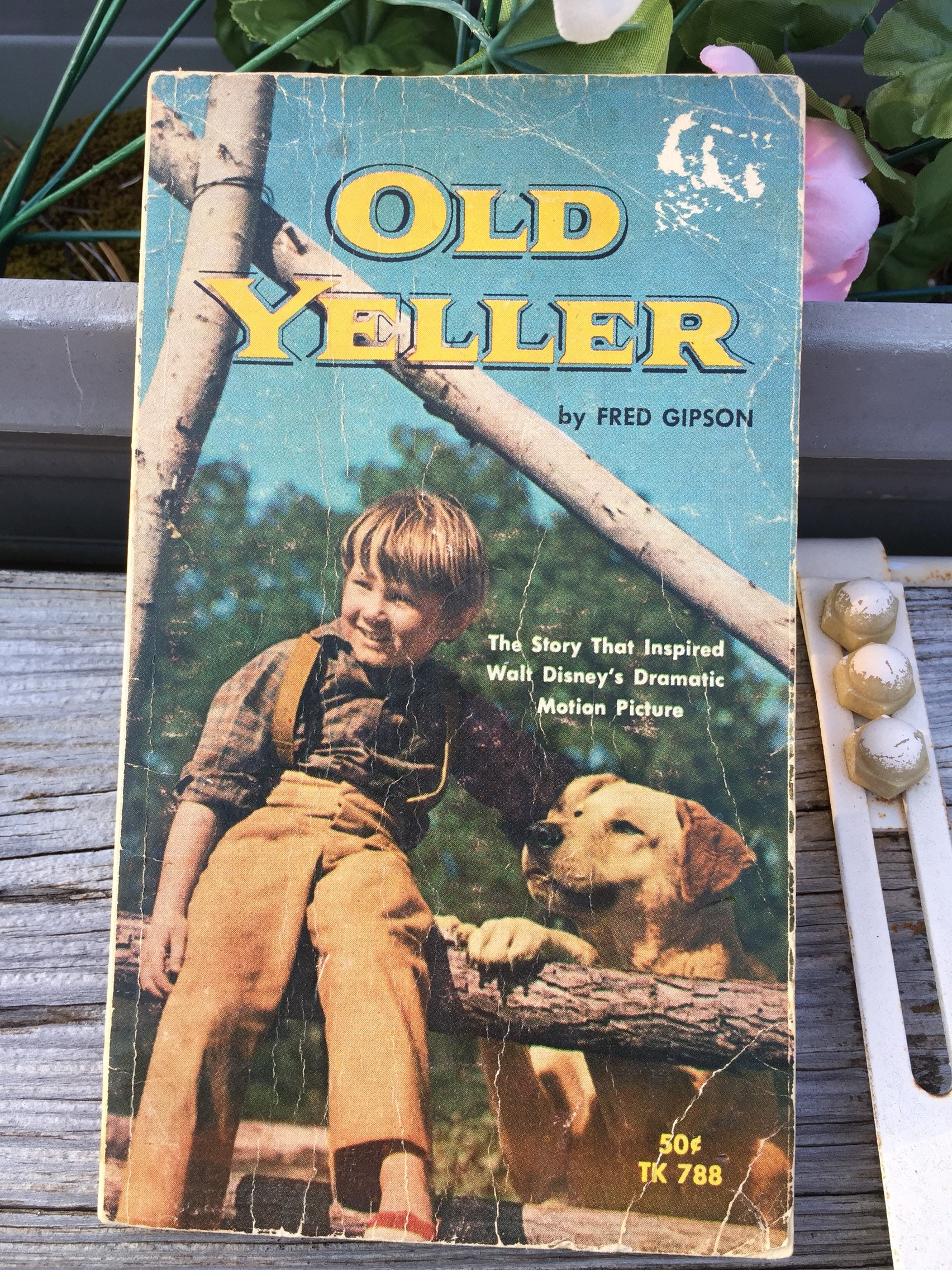 Old Yeller Paperback Book by Fred Gipson Etsy