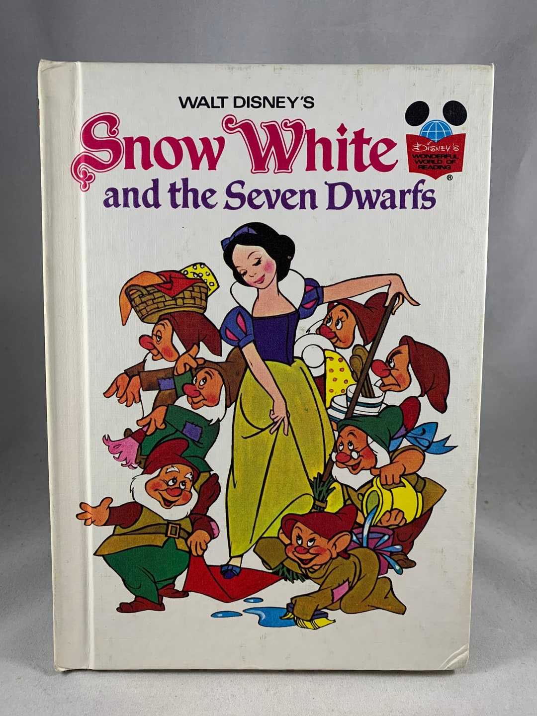 Walt Disney Presents Snow White Helps the Seven Dwarfs Book Club Edition  1980 HC