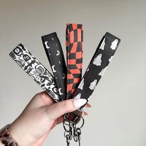 Vintage Halloween Inspired Keychain Wristlet Key Fob Alt/Goth Lanyard for Keys Car Accessories Keychain