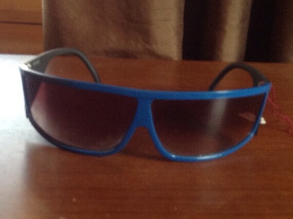 Vintage L.A. Gear wrap around sunglasses - image 2