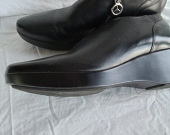Donald J Pliner leather wedge shoes