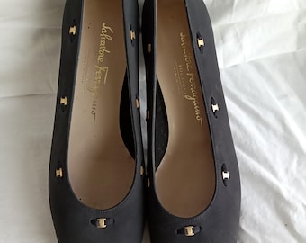 Vintage navy suede Salvatore Ferragam flats