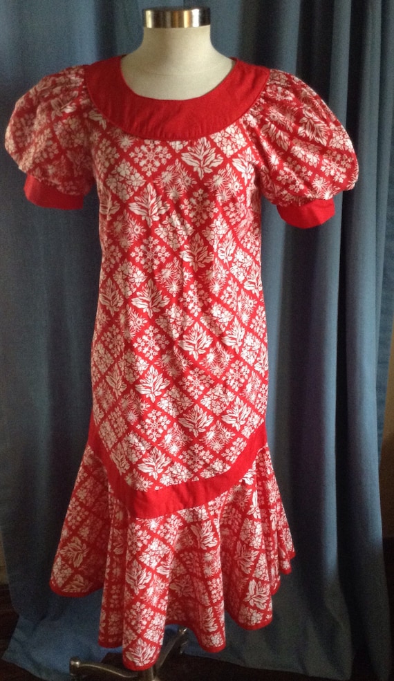 Vintage Hawaiian dress with pockets