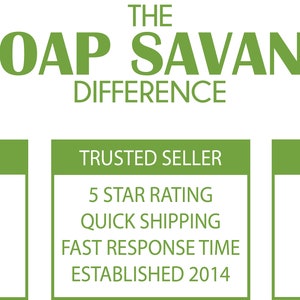 Pu&ograve; includere: Testo verde su sfondo bianco che dice "THE SOAP SAVANT DIFFERENCE". Sotto ci sono tre caselle verdi con testo bianco. La prima casella dice "PRINTING", "HIGH QUALITY", "VIVID COLORS", "CRISP TEXT", "& GRAPHICS". La seconda casella dice "TRUSTED SELLER", "5 STAR RATING", "QUICK SHIPPING", "FAST RESPONSE TIME", "ESTABLISHED 2014". La terza casella dice "SOAP", "VEGAN", "ALL NATURAL", "HANDMADE", "IN CALIFORNIA".