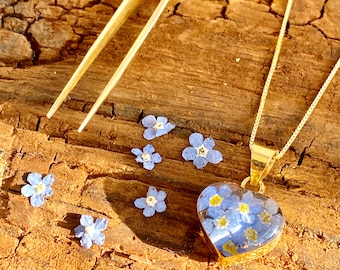 Mothers Day, Light blue heart necklace with real forget me nots. Sterling silver or Gold-plated. Perfect gift for Mothers day or NHS nurse