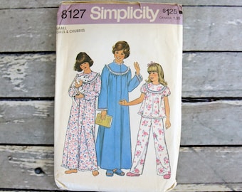 Vintage Simplicity Sewing Pattern 8127 Girls' Nightgown, Pajamas, and Robe Circa 1977 Size Small