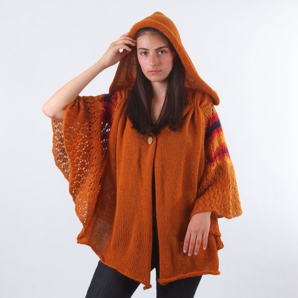 Cape à capuche tricotée à la main, cape cardigan lacé en laine chaude, poncho ouvert d’hiver avec grande capuche, cape pour femme en tricot, fermeture à un bouton, vêtements d’automne