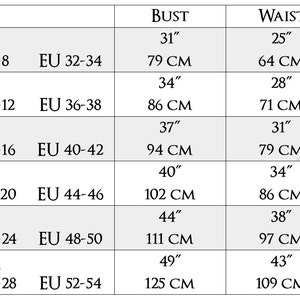 以下が含まれることがあります： インチとセンチメートルで測定された衣服のサイズチャート。チャートは、XS、S、M、L、XL、XXLのUS、UK、EUサイズを示しています。バスト、ウエスト、ヒップの測定値が提供されています。