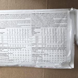 K&ouml;nnte beinhalten: Ein wei&szlig;er Papier-Schnittmusterumschlag mit der Nummer 9292 und den Worten "CHILD'S AND GIRLS' SLEEPWEAR" aufgedruckt. Der Umschlag enth&auml;lt Anweisungen und Ma&szlig;e f&uuml;r die Herstellung von Kinder-Nachtw&auml;sche.
