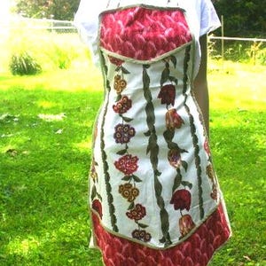 Apron Tulip Botanical V inset, bib apron, vintage style apron brick red ecru olive plum colors picnic outdoors
