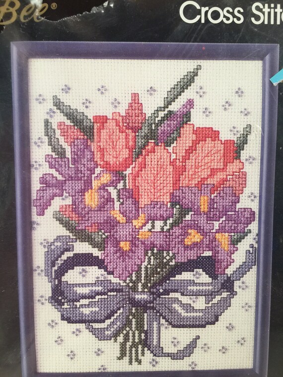 Golden Bee IRIS AND TULIPS With Blue Frame From 1987-5x7 Inch 14 Count Cross Stitch Kit