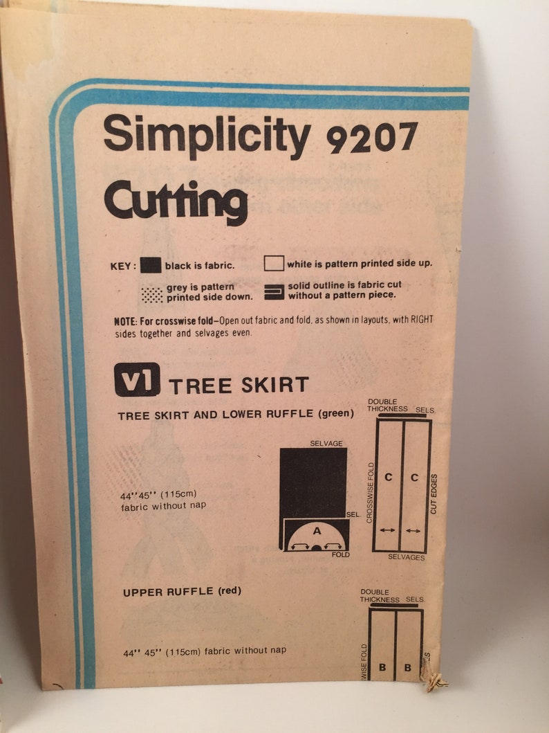 70s Christmas Ornaments, Simplicity 9207, Sewing Pattern, Tree Skirt
