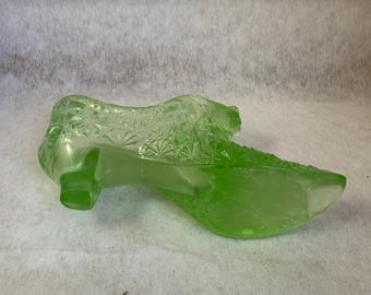 Boyd Glass Daisy and Button Cat Shoe, Slipper, Light Green, Key Lime color,