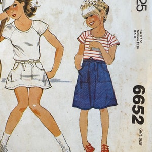 70s Girl&#39;s Tennis Skirt & T-Shirt Sewing Pattern McCall&#39;s 6652 - Size 14