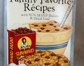 Family Favorite, Recipes: With Sun-Maid Raisins, Dried Fruit, Gooseberry Patch Recipe Booklet