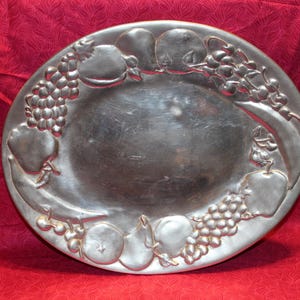 Large Vintage Wilton Armetale 15&quot;x12&quot; Pewter Oval Serving Tray With Fruit Decoration