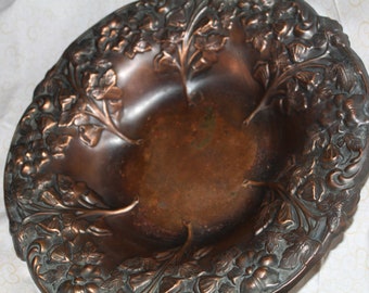 Vintage 1960s Round Decorative Shallow Copper Bowl, Taunton Coppercraft Guild, Embossed With Flowers and Leaves