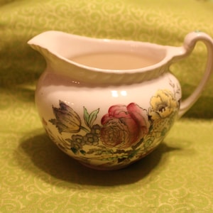 Vintage Johnson Brothers Small China Creamer Windsor Ware Garden Bouquet Pattern.
