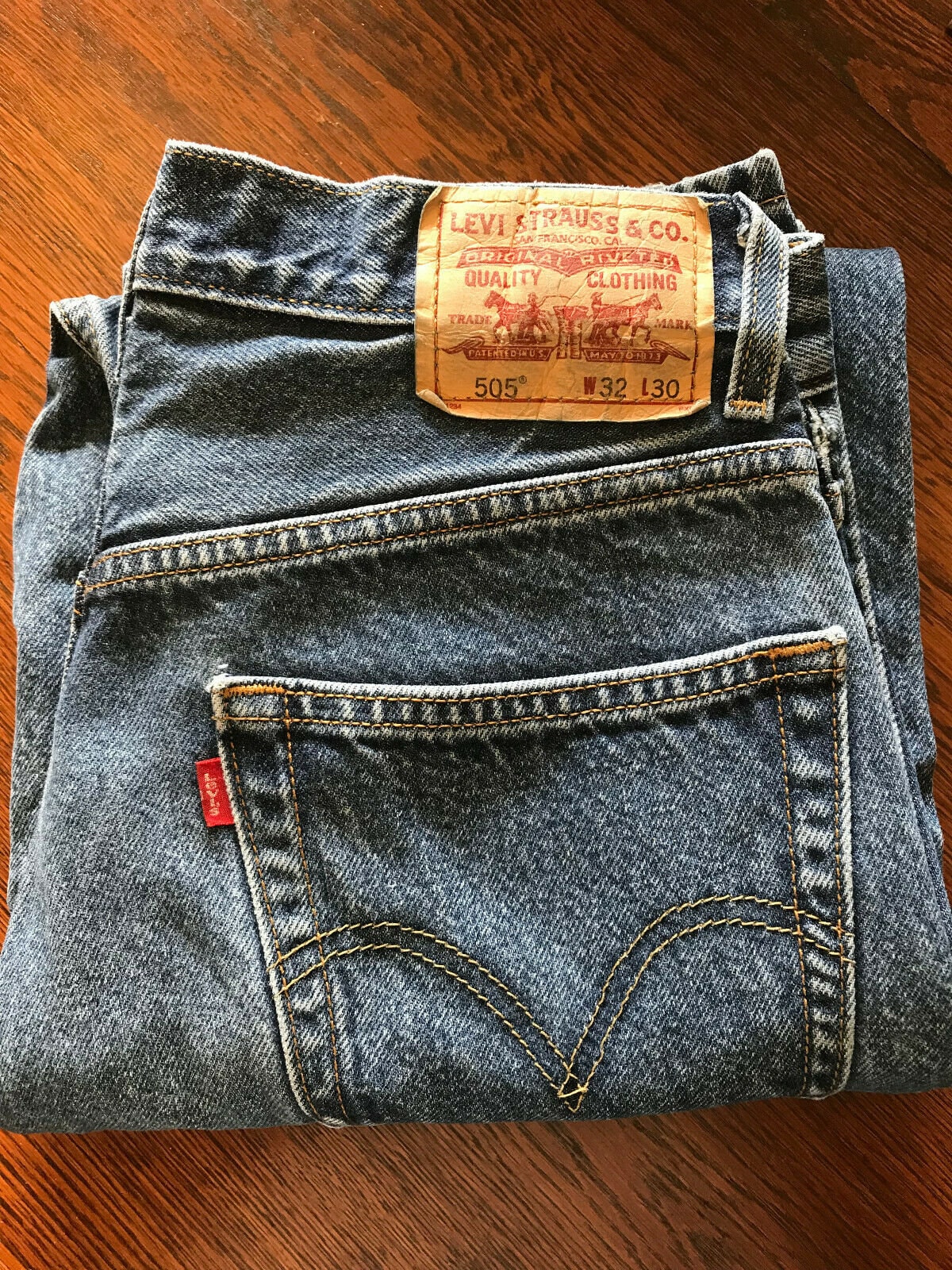 Vintage LEVIS 505 Red Tab Denim Jeans Mens 32 X 30 Regular Straight Leg  Faded No Rips, holes or Stains leg Lot #L3