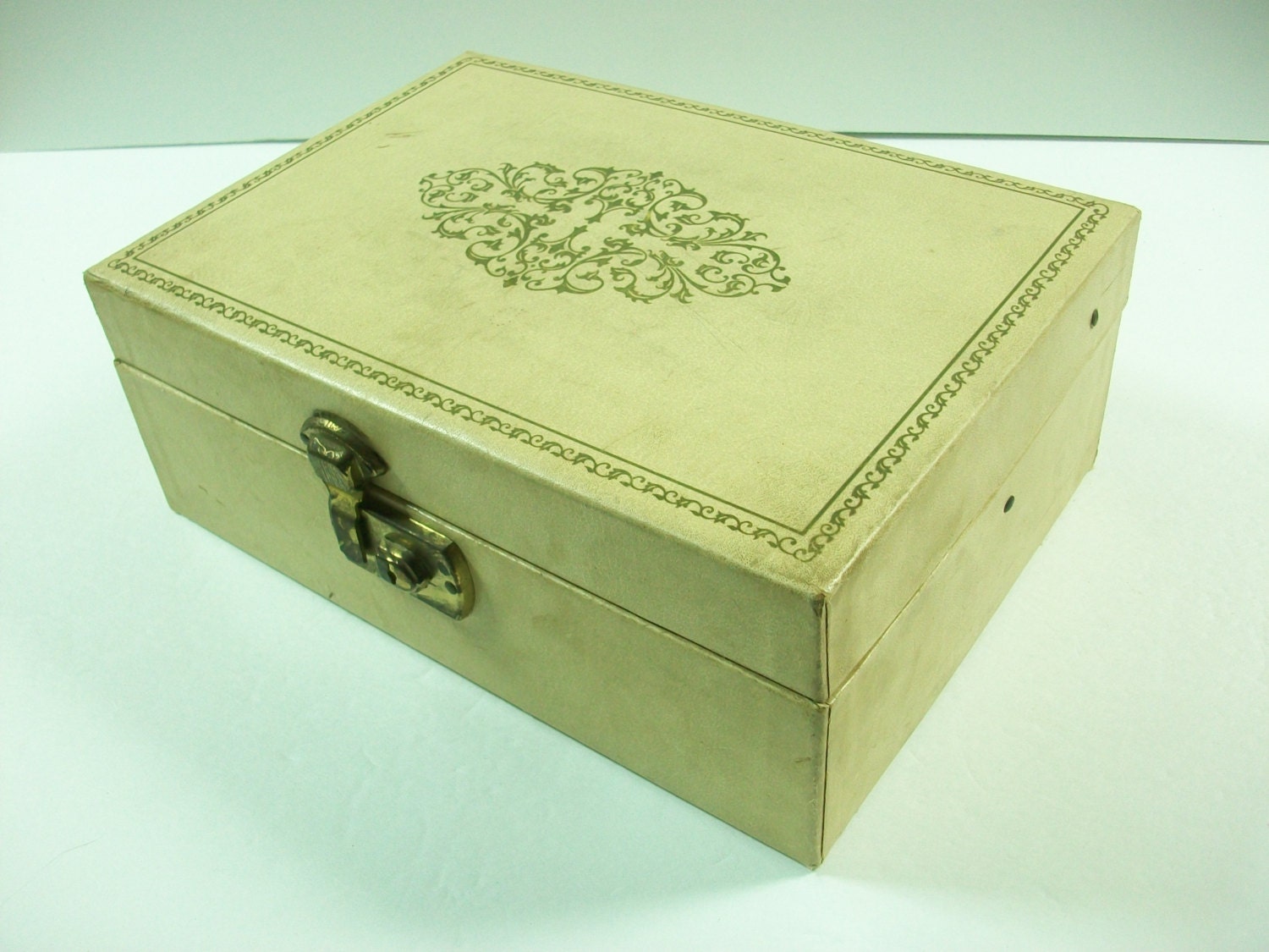 Cream Jewelry Trinket Box with Key Vintage Ivory and Green Etsy