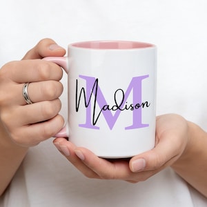 Mug avec initiale et nom personnalisés, tasse à café monogramme de vacances, tasse cacao, tasse lettre personnalisée, cadeau d'anniversaire pour meilleure amie, idée cadeau de demoiselle d'honneur