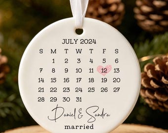 Personalised Married Calendar Date Ornament,Wedding Day Keepsake,Engagement Day Ornament,First Christmas Married Gift,Newywed Cuple Gifts
