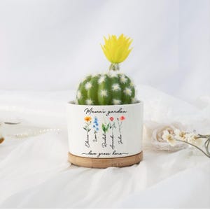 Custom Grandma's Garden Mini Plant Pot, Personalized Birth Flower Pots,Grandma Gifts,Outdoor Planter,Gift for Mom,Birthday Gift,Family Art