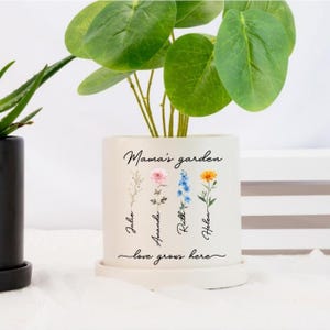 Personalized Birth Flower Pots, Custom Mama's Garden Plant Pot,Grandmas Garden, Gift for Mom, Grandma Gifts, Outdoor Flower Pot, Family Gift