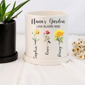 Mothers Day Plant Pot,Grandma's Garden Pot for Mom Nanny, Personalised Birth Flower Mini Pot,  Perfect Gift for Her, Family Flower Plant Pot